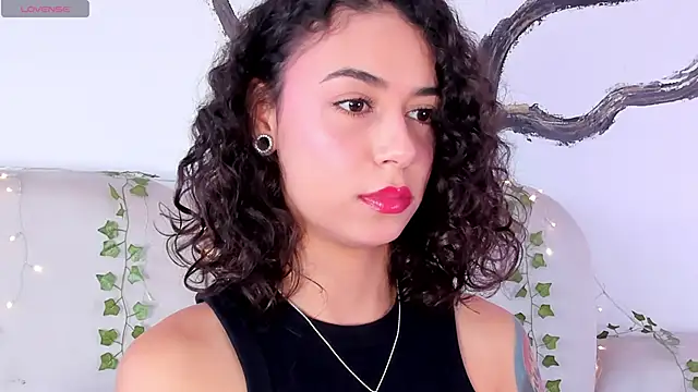 Snapshot of AliceStevens_ chatting on 21, 10, 2025 AliceStevens  online show from 21, 10, 2025