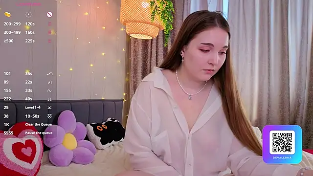 ConstanceHelms online show from 11, 4, 2026