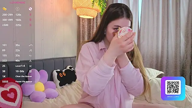 ConstanceHelms online show from 12, 4, 2026