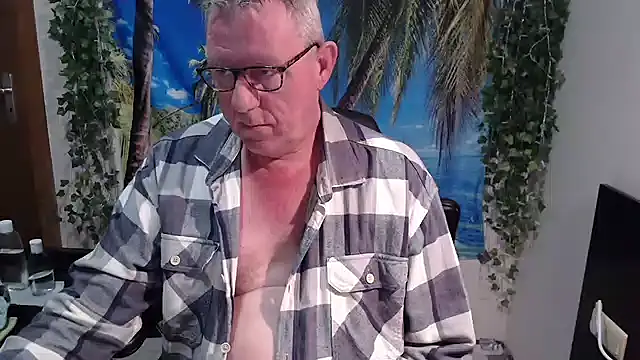 Snapshot of JamesBauer chatting on 2, 12, 2025 JamesBauer online show from 2, 12, 2025