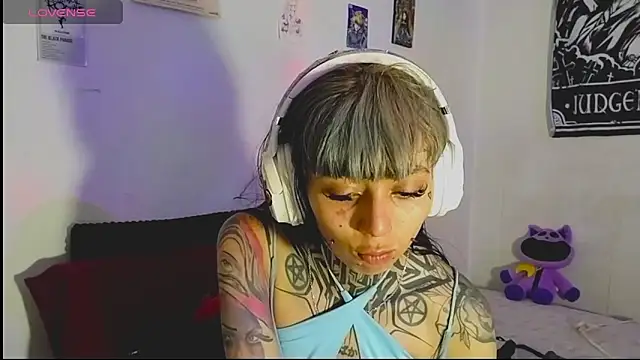 Snapshot of d3m0ny0_0 chatting on 2, 4, 2026 d3m0ny0 0 online show from 2, 4, 2026