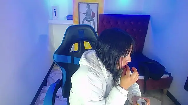 chloe 03  online show from 10, 9, 2025
