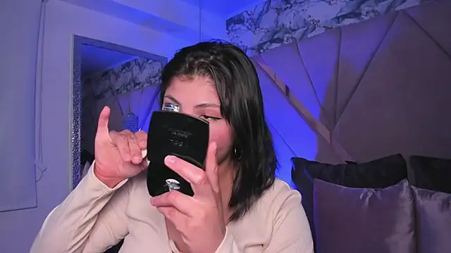 abby roux online show from 15, 12, 2025