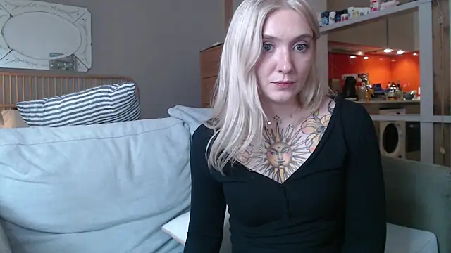 Snapshot of tattoobbgirl chatting on 18, 3, 2025 tattoobbgirl online show from 18, 3, 2025