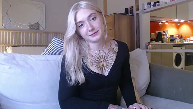 Snapshot of tattoobbgirl chatting on 18, 3, 2025 tattoobbgirl online show from 18, 3, 2025