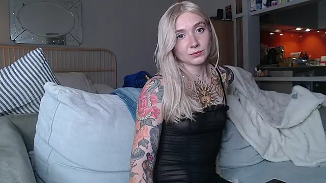 Snapshot of tattoobbgirl chatting on 19, 3, 2025 tattoobbgirl online show from 19, 3, 2025