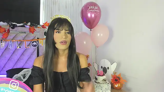 Snapshot of Taylor_Harveey chatting on 24, 10, 2025 Taylor Harveey online show from 24, 10, 2025