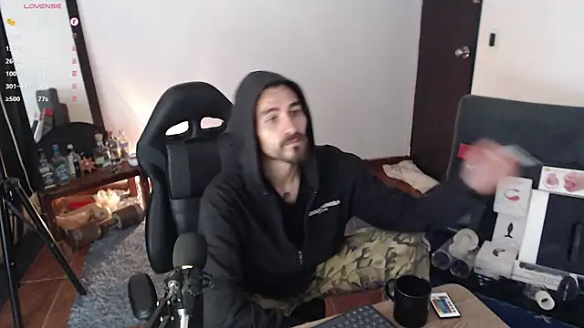 Snapshot of Aaron_malikk chatting on 21, 10, 2025 Aaron malikk online show from 21, 10, 2025