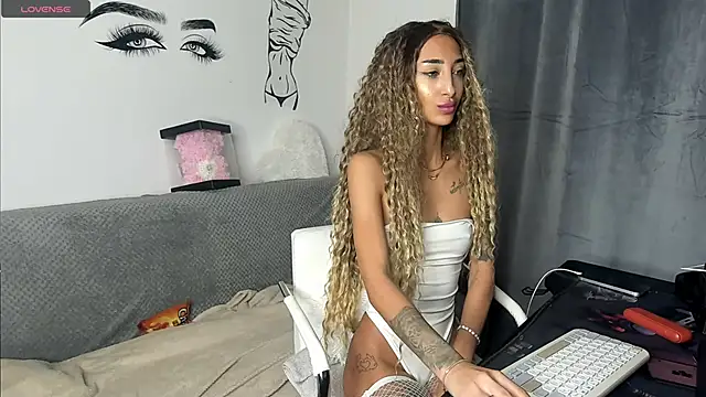 EvelynHais online show from 14, 11, 2025