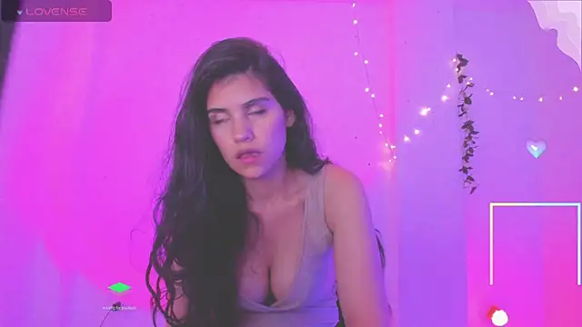 Snapshot of Gia_Blair chatting on 13, 5, 2026 Gia Blair online show from 13, 5, 2026