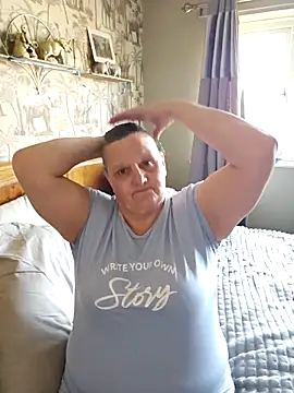 MissQueenBeex online show from 24, 2, 2026