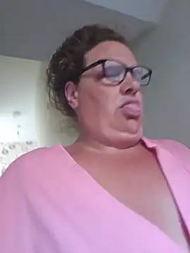 Snapshot of MissQueenBeex chatting on 23, 6, 2026 MissQueenBeex online show from 23, 6, 2026
