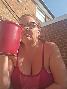 Snapshot of MissQueenBeex chatting on 25, 6, 2026 MissQueenBeex online show from 25, 6, 2026