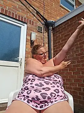 Snapshot of MissQueenBeex chatting on 26, 6, 2026 MissQueenBeex online show from 26, 6, 2026