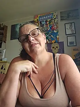 Snapshot of MissQueenBeex chatting on 30, 7, 2026 MissQueenBeex online show from 30, 7, 2026