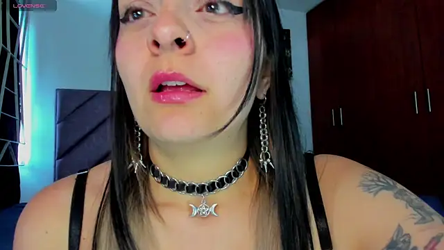KARINNA  RAVEN online show from 24, 7, 2026