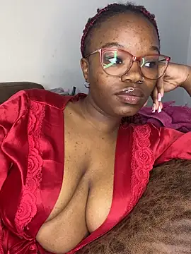 Snapshot of YummyMelanin117 chatting on 4, 5, 2026 YummyMelanin117 online show from 4, 5, 2026