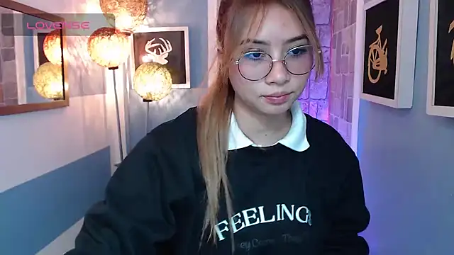 Snapshot of Fiorellaa_delsd chatting on 7, 10, 2025 Fiorellaa delsd online show from 7, 10, 2025