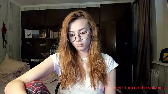 Snapshot of AngelaSwan chatting on 13, 10, 2025 AngelaSwan online show from 13, 10, 2025