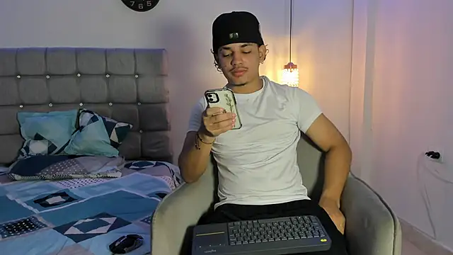 Snapshot of samxx_muscle chatting on 24, 9, 2025 samxx muscle online show from 24, 9, 2025