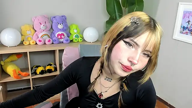Snapshot of sukini_berry chatting on 24, 9, 2025 sukini berry online show from 24, 9, 2025