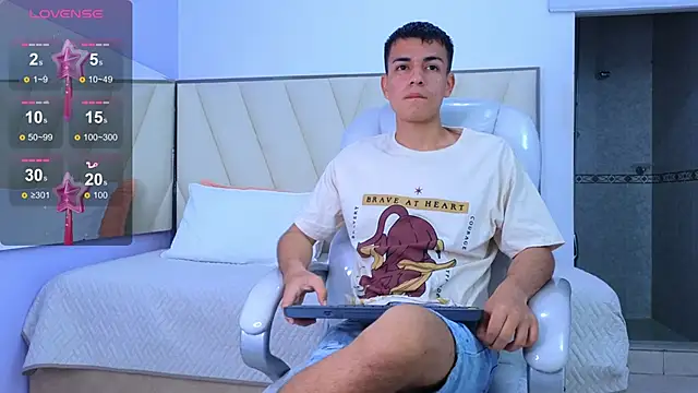 Hotboy21  online show from 23, 9, 2025