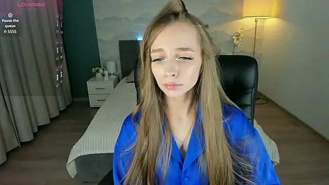 Amy Waynee online show from 22, 9, 2025