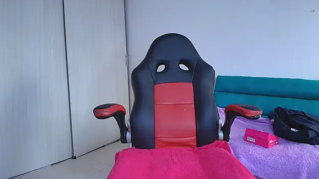 lovehotpink online show from 28, 11, 2025