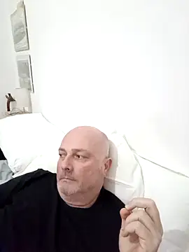 Alexis Bull online show from 4, 3, 2026