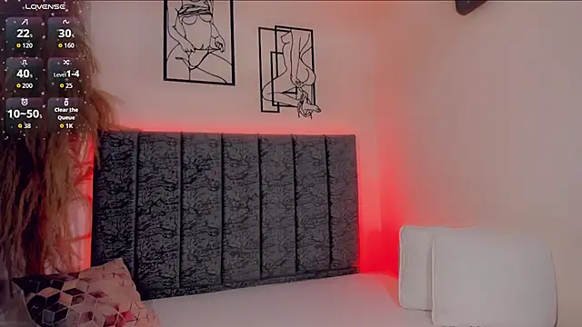 Snapshot of blonder_roux chatting on 9, 10, 2025 blonder roux online show from 9, 10, 2025