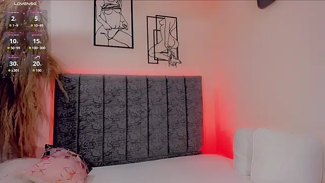 Snapshot of blonder_roux chatting on 15, 10, 2025 blonder roux online show from 15, 10, 2025