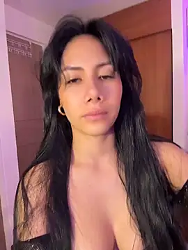 ArianaReynoldss online show from 2, 6, 2026