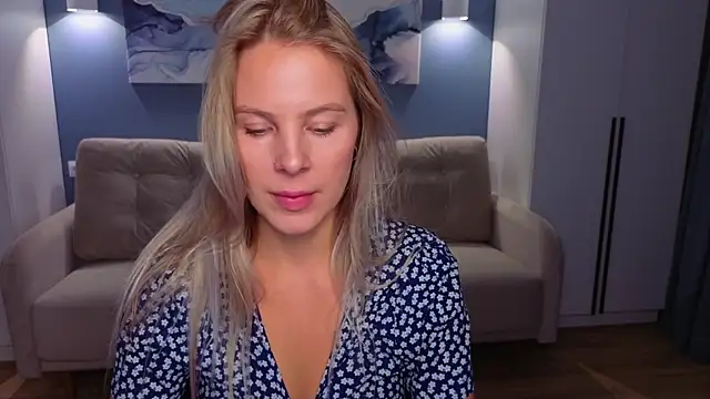 MelanieBennett online show from 7, 10, 2025