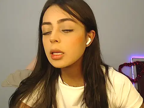 Snapshot of Sweetcandy18_Little chatting on 28, 9, 2025 Sweetcandy18 Little online show from 28, 9, 2025
