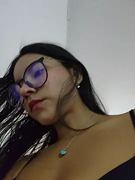 Snapshot of Pretty_roxxyy chatting on 11, 11, 2025 Pretty roxxyy online show from 11, 11, 2025