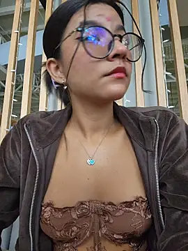 Snapshot of Pretty_roxxyy chatting on 28, 11, 2025 Pretty roxxyy online show from 28, 11, 2025