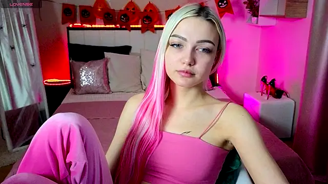 LinaLirian online show from 5, 11, 2025