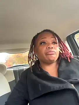 RoyalQueen2u online show from 9, 11, 2025