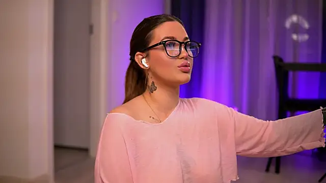 AryaDeluna online show from 26, 11, 2025