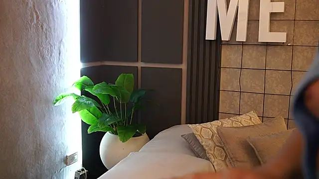 Susan wall online show from 18, 10, 2025