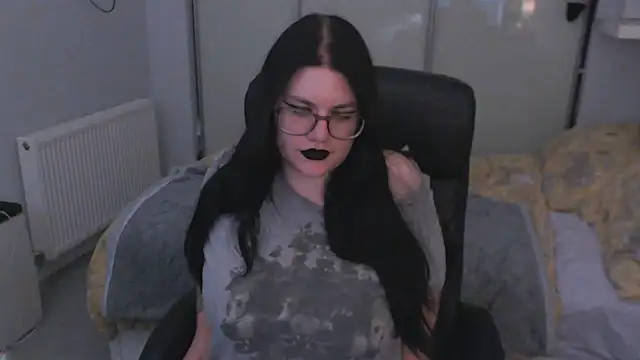 GothSuccubusBabe online show from 21, 7, 2026