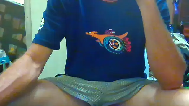Snapshot of Lovyourpuss chatting on 16, 4, 2026 Lovyourpuss online show from 16, 4, 2026