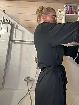 Snapshot of LucyLingerie78 chatting on 4, 12, 2025 LucyLingerie78 online show from 4, 12, 2025