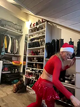 Snapshot of LucyLingerie78 chatting on 16, 12, 2025 LucyLingerie78 online show from 16, 12, 2025