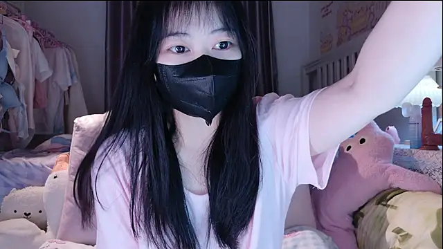 love-uiui online show from 6, 11, 2025