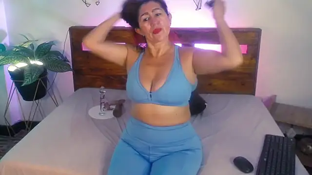 Yeseniaa25  online show from 23, 9, 2025