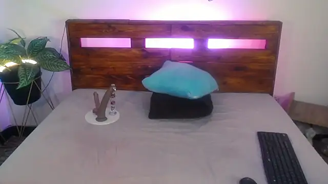 Yeseniaa25  online show from 2, 10, 2025