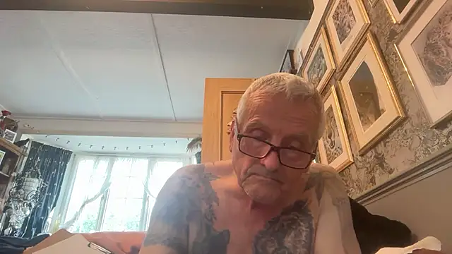Snapshot of poggles chatting on 9, 7, 2026 poggles online show from 9, 7, 2026