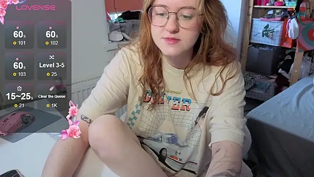 Snapshot of urstripchatgf chatting on 26, 9, 2025 urstripchatgf online show from 26, 9, 2025