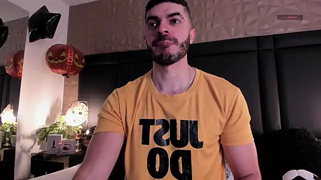 Snapshot of AxelThompson_ chatting on 28, 10, 2025 AxelThompson online show from 28, 10, 2025